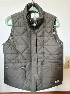 Mountain and Isles Quilted Stand-Collar Vest in Olive/ Taupe